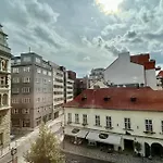 Spac Apartment In Old Town