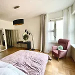 Spac Apartment In Old Town