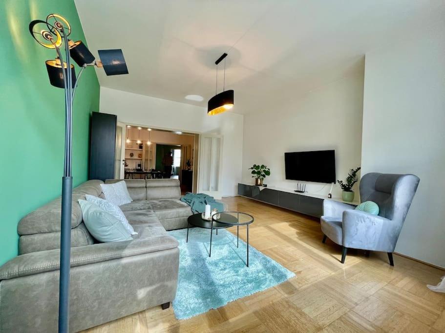 Spac In Old Town Apartment
